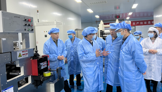 省政協(xié)副主席楊冠軍一行到合容新能源公司調(diào)研